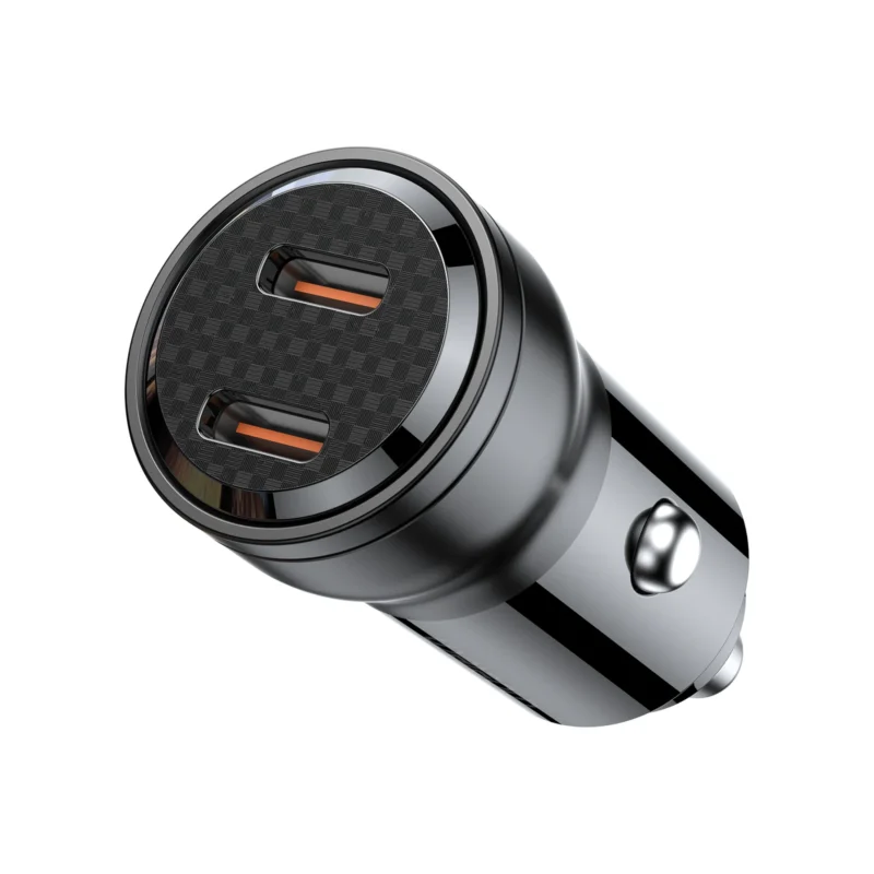 Frente del cargador para auto Choetech TC0008 con dos puertos USB-C y acabado tipo fibra de carbono