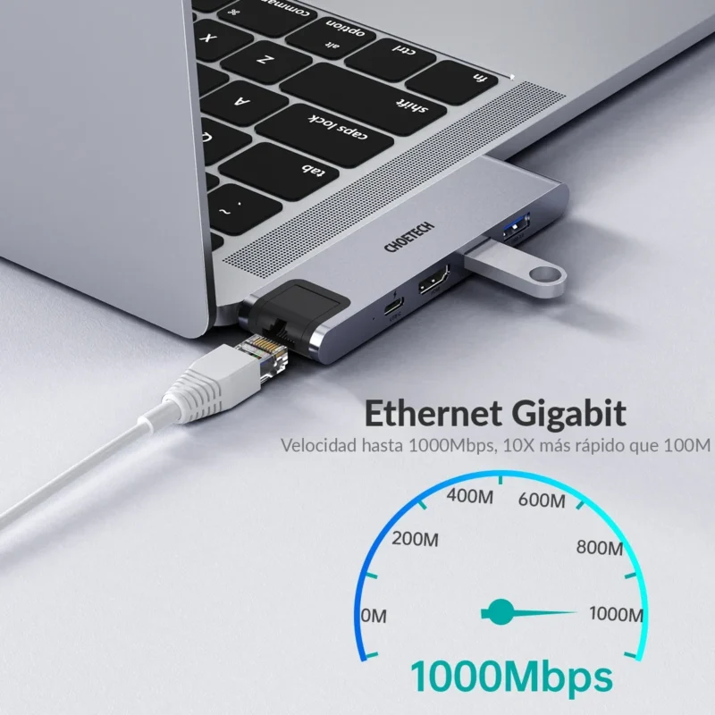 Cable de red conectado al hub Choetech HUB-M24 en una MacBook: Ethernet Gigabit de hasta 1000 Mbps