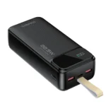 Power bank Choetech B730 visto en ángulo, con 2 puertos USB-A, 1 puerto USB-C y pantalla LED
